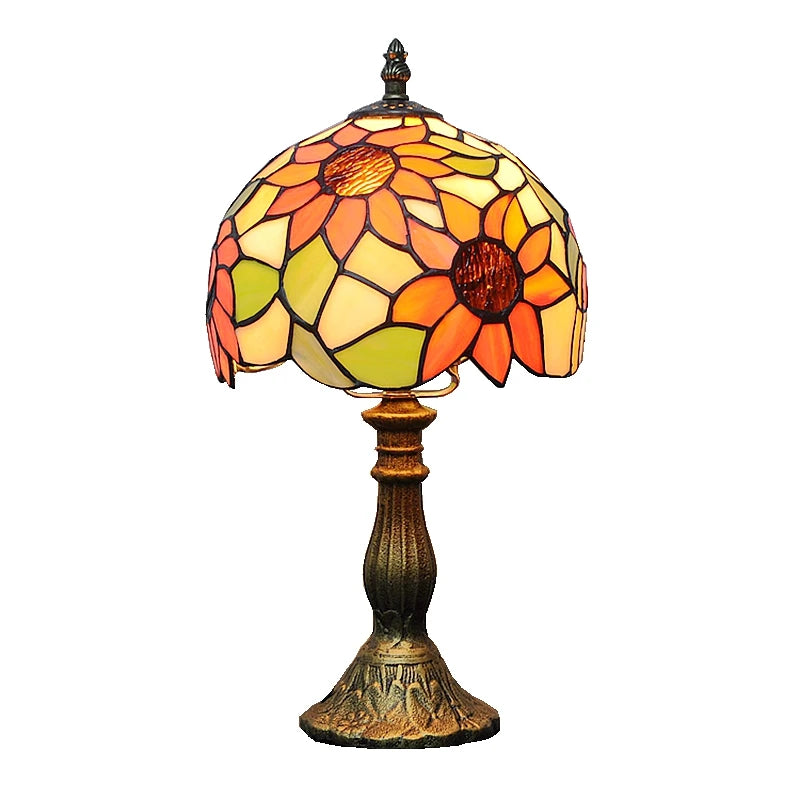 Marigold Manor Tiffany Table Lamp