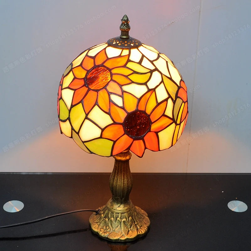 Marigold Manor Tiffany Table Lamp