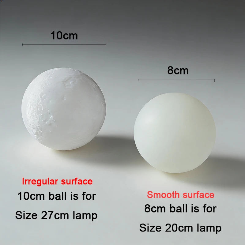 Two white balls with measurements and text indicating their sizes and uses for different lamp sizes.