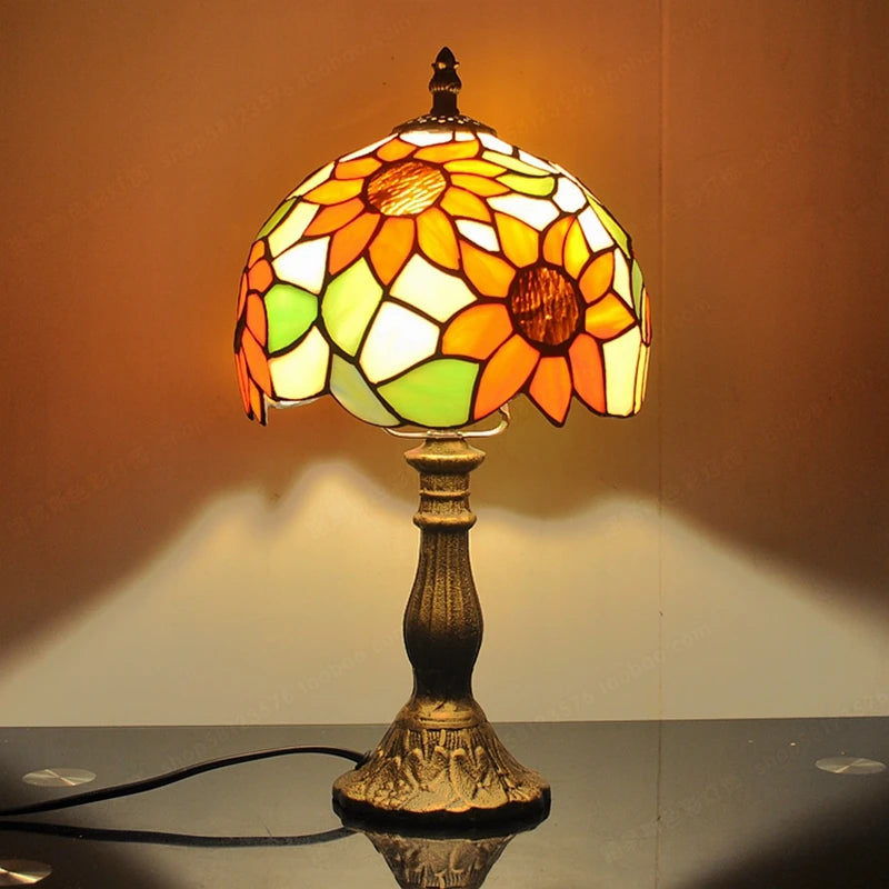 Marigold Manor Tiffany Table Lamp