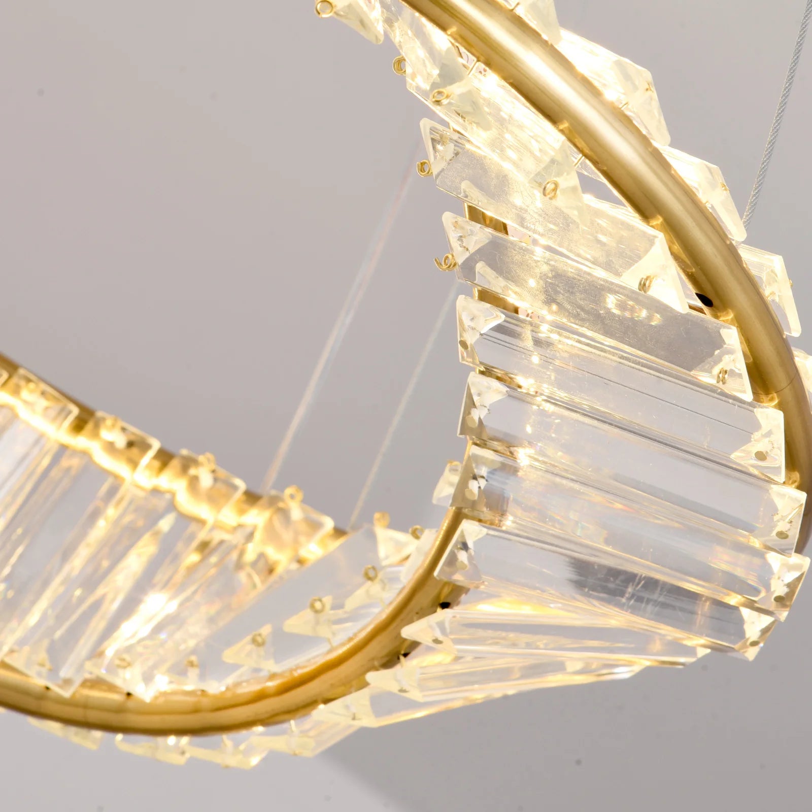 Modern Gold Crystal Möbius Strip Chandelier LED Pendant Light Luxury Ceiling Lamp